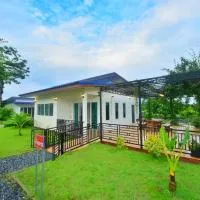 BaansuanThanisorn&Rolf บ้านสวนธนิสร & ร๊อฟ, hotel en Ban Nam Pen