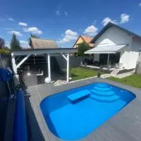 Nemes Apartmanház Tóalmás, hotel v destinaci Tóalmás