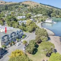 Waterfront 2-bedroom apartment with car park, hôtel à Akaroa