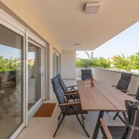 Amazing Apartment In Novalja With Wifi, Hotel in Novalja