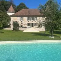 Domaine du Très-Haut - Château de Montanges, Hotel in Montanges
