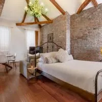 DUOMO Murano Apartment with Canal view, hotel di Murano