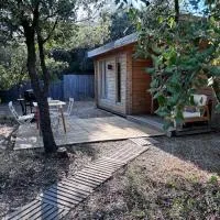 Éco Lodge - Nature et Spa، فندق في Aurons
