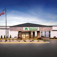 HomeTowne Studios by Red Roof & Conference Center Cortland, hotel poblíž Cortland County -Chase Field - CTX, Cortland