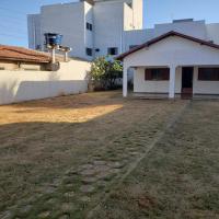 Quartos Individuais Casa Ampla Centro Tangara da Serra, hotel poblíž Tangara da Serra Airport - TGQ, Tangara da Serra