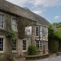 Hunters Hall Inn by Greene King Inns、キングスコートのホテル