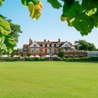 Chewton Glen Hotel: New Milton şehrinde bir otel