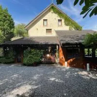 Local accommodation for motocycle off-road centres، فندق في سوانسي