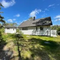 Fin landlig hytte med utsikt, хотел в Сарпсборг
