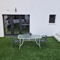 Le PORT MIOU près calanques de Cassis 2 chambres 6 personnes، فندق في كارنو