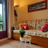 Charmant studio skis aux pieds 4 couchages, Hotel in Risoul