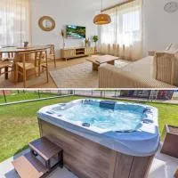 Boho Apt w Jacuzzi, Grill & Garden, hotel em Modra