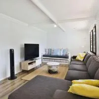 The Relax Shack - Pet Friendly - 8 Mins Walk to Beach, hotel v mestu Culburra Beach