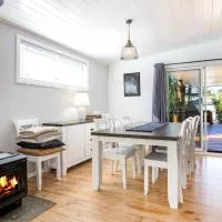 The Anchor - Pet Friendly - 5 Mins Walk to Beach - EV Charging, hotel in Callala Beach