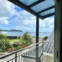 Beachfront on Waiheke, hotel a Onetangi