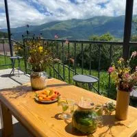 Cozy Dez Guest House with Dreamy Mountain Views, hótel í Margahovit