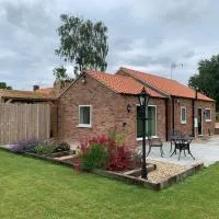 Woodside Retreat, Lakeside views with Luxury Hot Tub, hotell sihtkohas Retford