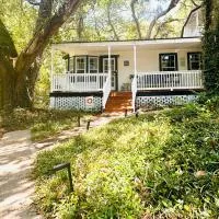 Cici's Guest House, готель у місті Лорель