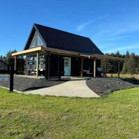 Sunrise Cabin- The Loft - secluded Beach front guest house, отель рядом с аэропортом Sandspit Airport - YZP в Сэндспите