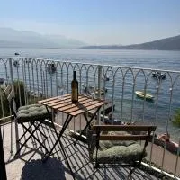 Quince Luxury Apartment, hotel i Ðenovići