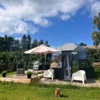 Peetri talu klaaskuplid Haapsalu lähedal, hotel a Rootsi