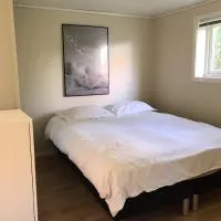 Sentrumsnær kjellerleilighet, nær sykehus og høgskole, parkering, hotel en Haugesund