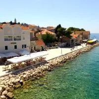 Guest House Adria, hotel u gradu Primošten