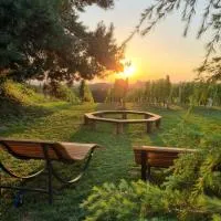 POČITNIŠKA HIŠA SONČNI VRH โรงแรมในSpodnji Ivanjci