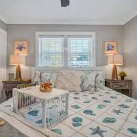 Pierside Retreat Saint Simons Island 3BR Sleeps 8, хотел в Saint Simons