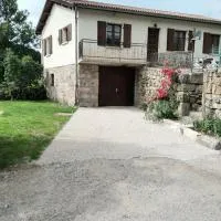 Gîte en pleine campagne, готель у місті Saint-Haon