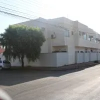 Apto06 com ar e ótima localização em Ourinhos, hotel u gradu 'Ourinhos'
