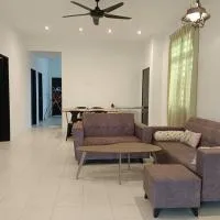 Cozy, Spacious Gambang Homestay, hotelli kohteessa Gambang