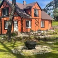 More Holiday Cottage M, 85 meters to the beach with large garden, hotell sihtkohas Bigauņciems