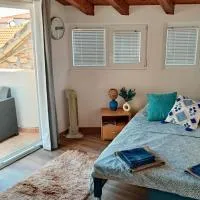 Tisno Stone House on the Cove، فندق في تيسنو