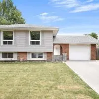 Full House - 5 Bed, 2 Bath - East, ξενοδοχείο σε Windsor