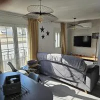 Piso Ana appartement Cosy et moderne, Climatisé été, hiver โรงแรมในกัมปิยอส