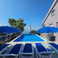 Beachfront Apartments Baricevic with Pool, hotel sa Cesarica