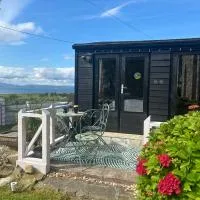 The Creevy Cabin, хотел в Ballure