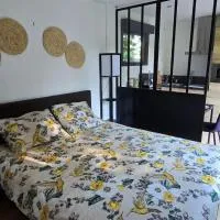 Loft de jardin le 8, hotel u gradu Locminé
