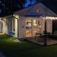 Viesnīca Modernt gästhus med två sovrum och bäddsoffa pilsētā Ekerö