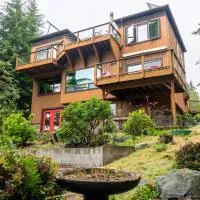 Stylish Deception Pass Retreat with Bay Views, hotel em Oak Harbor