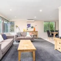 Elegant 4 Bedroom Home in Chifley - Hosted by Canstay, hotel di Lyons