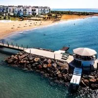 Thalassa Beach Resort، فندق في Vokolidha