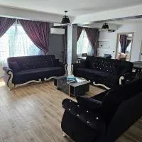 Hey!, hotel a Bucium
