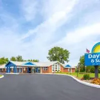 Days Inn by Wyndham Wauseon، فندق في Wauseon