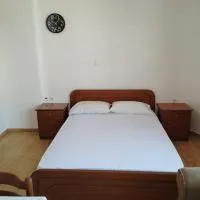 Dora and Sandy apartments, готель у місті Неаполіс