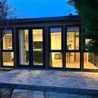 Apple-tree lodge, отель в городе Тонтон