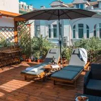 Three Dolphins Hotel with a Rooftop terracе, hotell i Varna