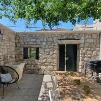 Holiday house - Dvori Vlahovici، فندق في Opuzen