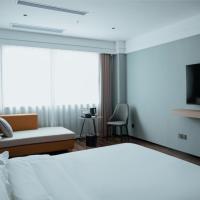 Elong Me Hotel Fuyang Wanda Plaza South Bus Station, hotel near Fuyang Xiguan Airport - FUG, Fuyang